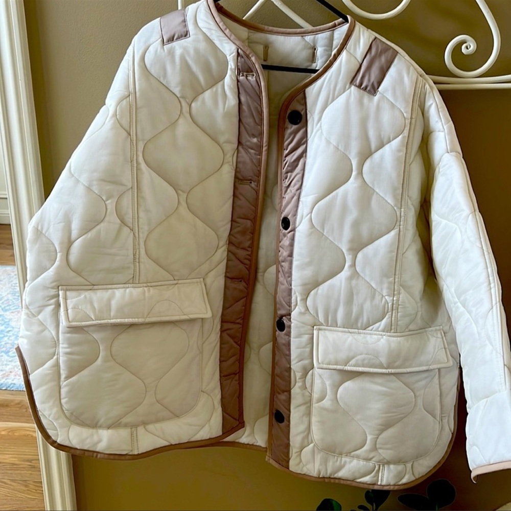 The Frankie Shop quilted jacket. Size XS/S but tag says medium. Never worn.